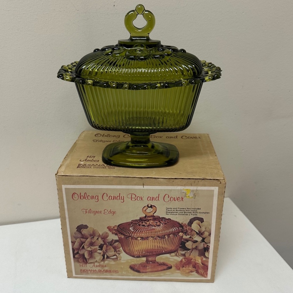 Vtg Indiana Glass Avacado Green Filigree Edge Oblong Candy Box and Cover 1471